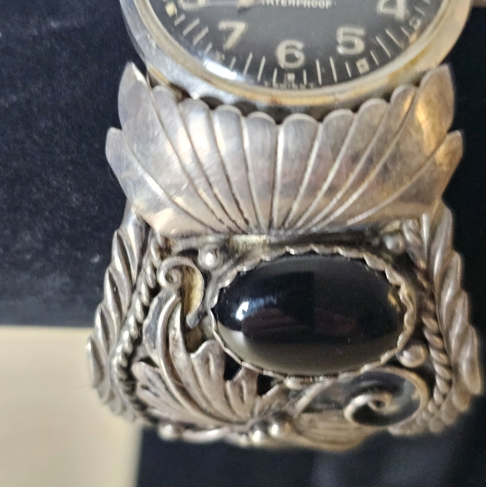 Vintage Native American Sterling Silver Cuff Bracelet With A Bolivia Watch - Picture 2 of 12